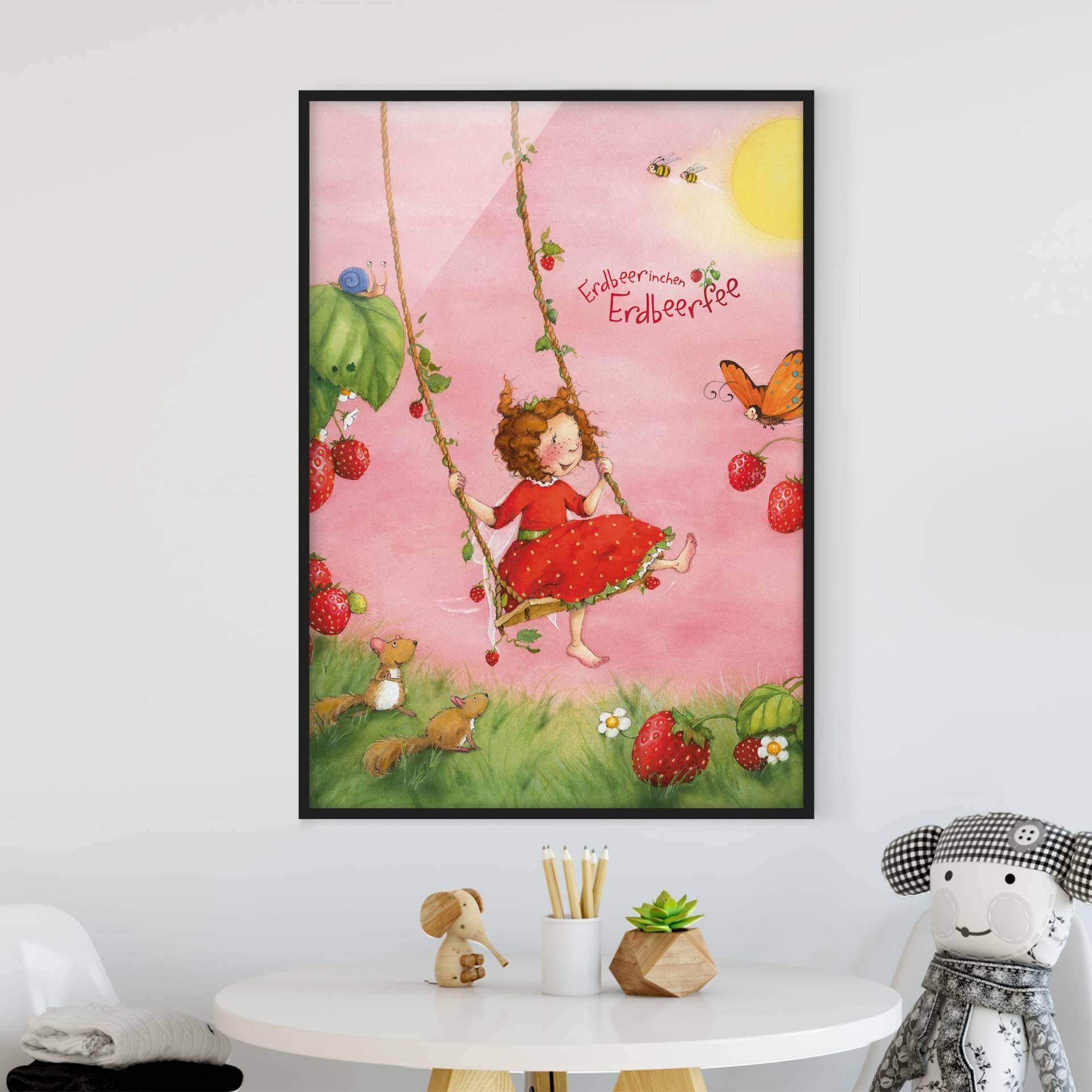 Kinderzimmer Bild mit Rahmen Erdbeerinchen Erdbeerfee - Baumschaukel von Klebefieber