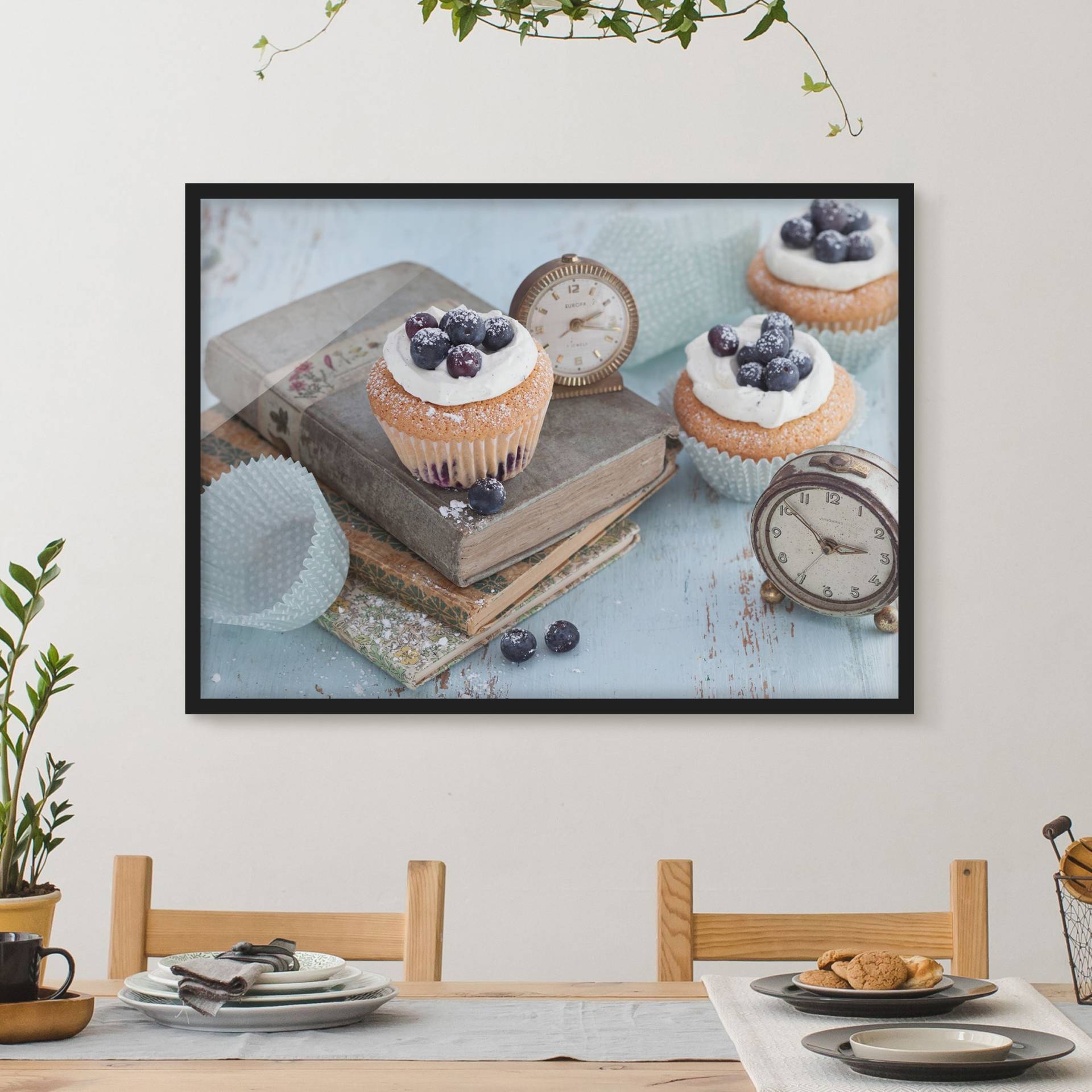 Küchenbild mit Rahmen Vintage Cupcakes mit Wecker von Klebefieber