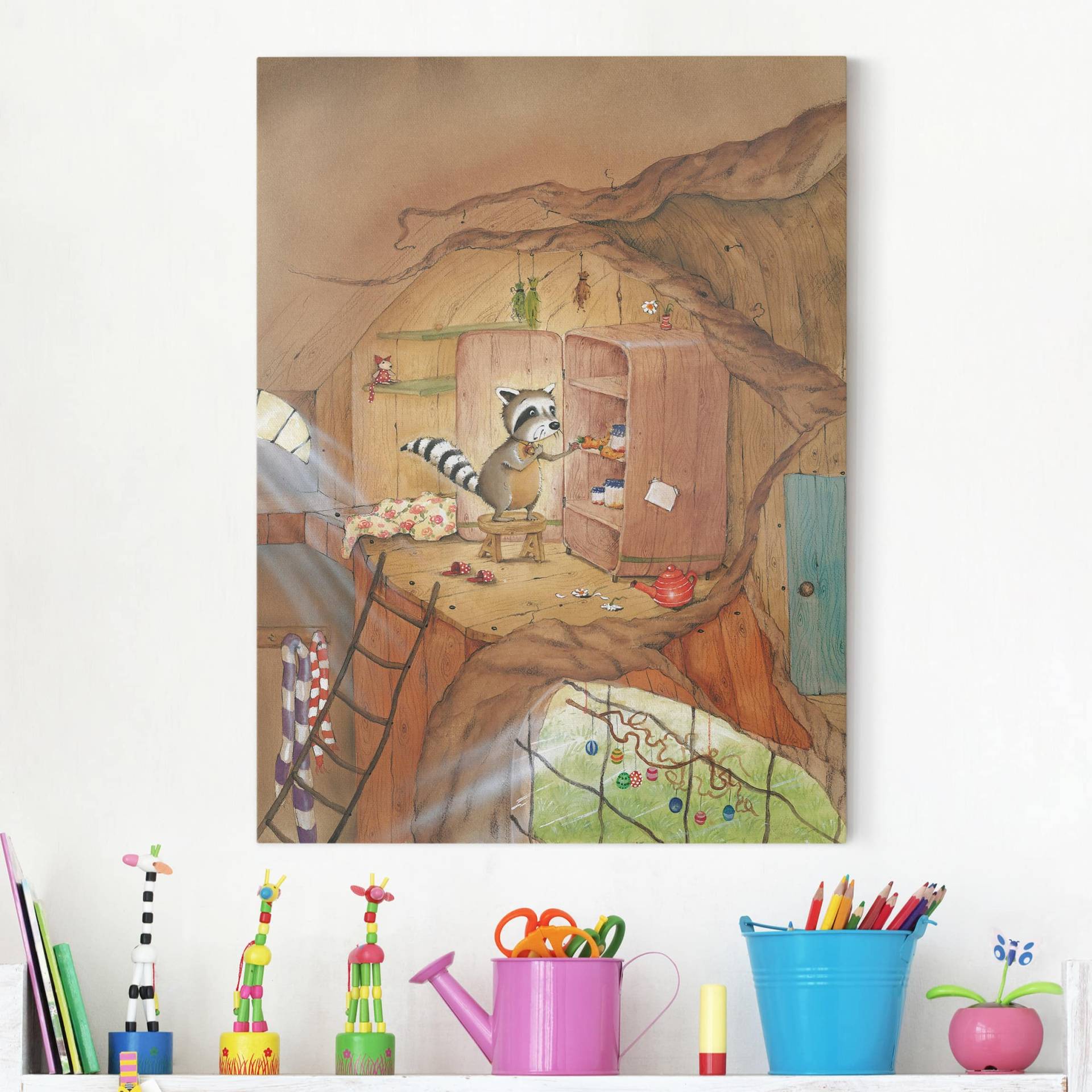 Leinwandbild Kinderzimmer Wassili Waschbär - Wassili am Küchenschrank von Klebefieber