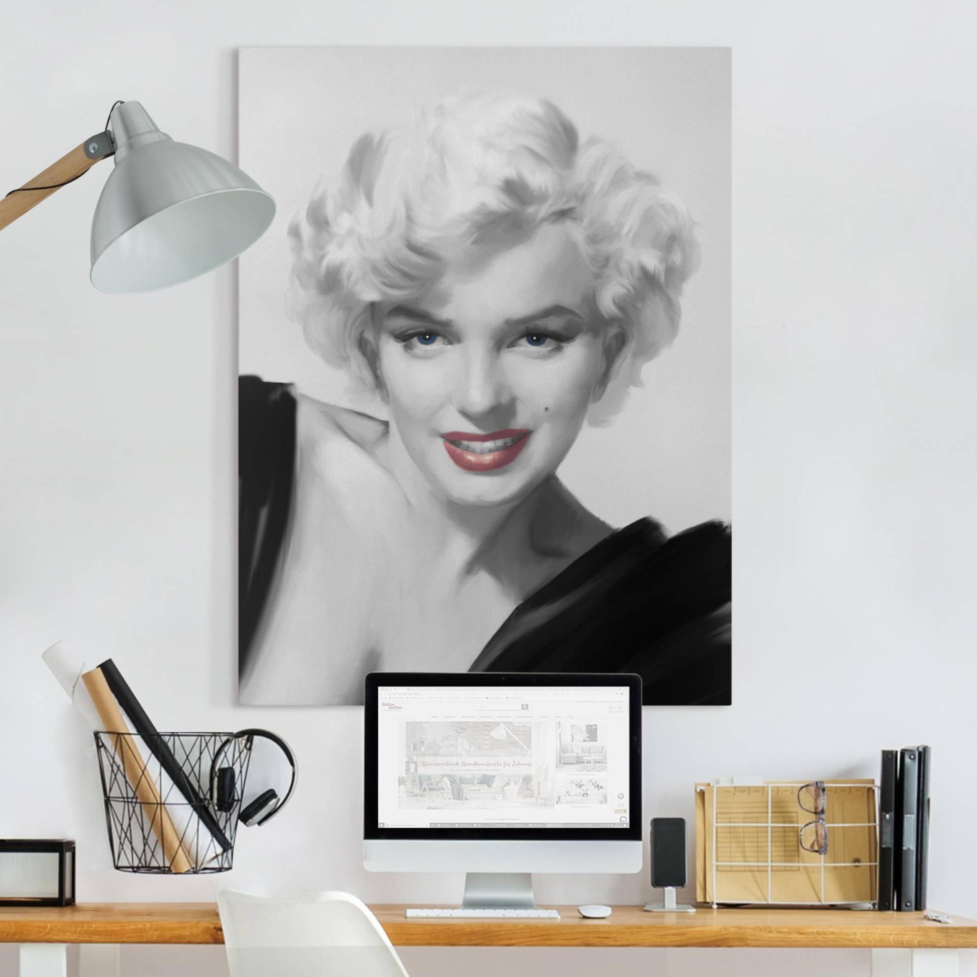 Leinwandbild Schwarz-Weiß Marilyn auf Sofa von Klebefieber