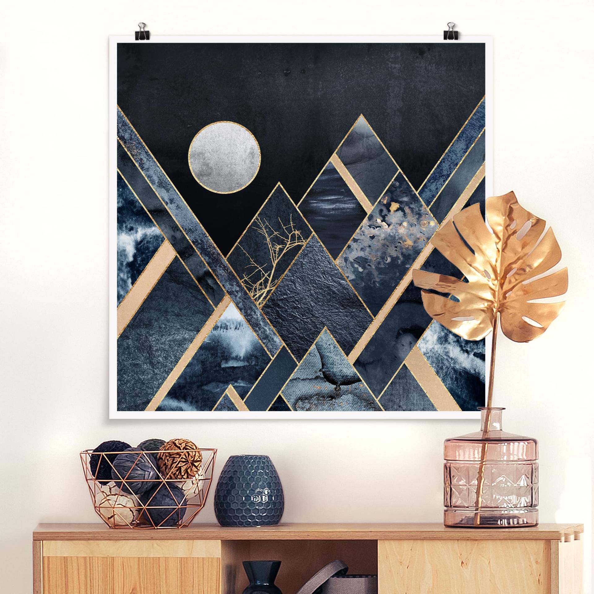 Poster Goldener Mond abstrakte schwarze Berge von Klebefieber