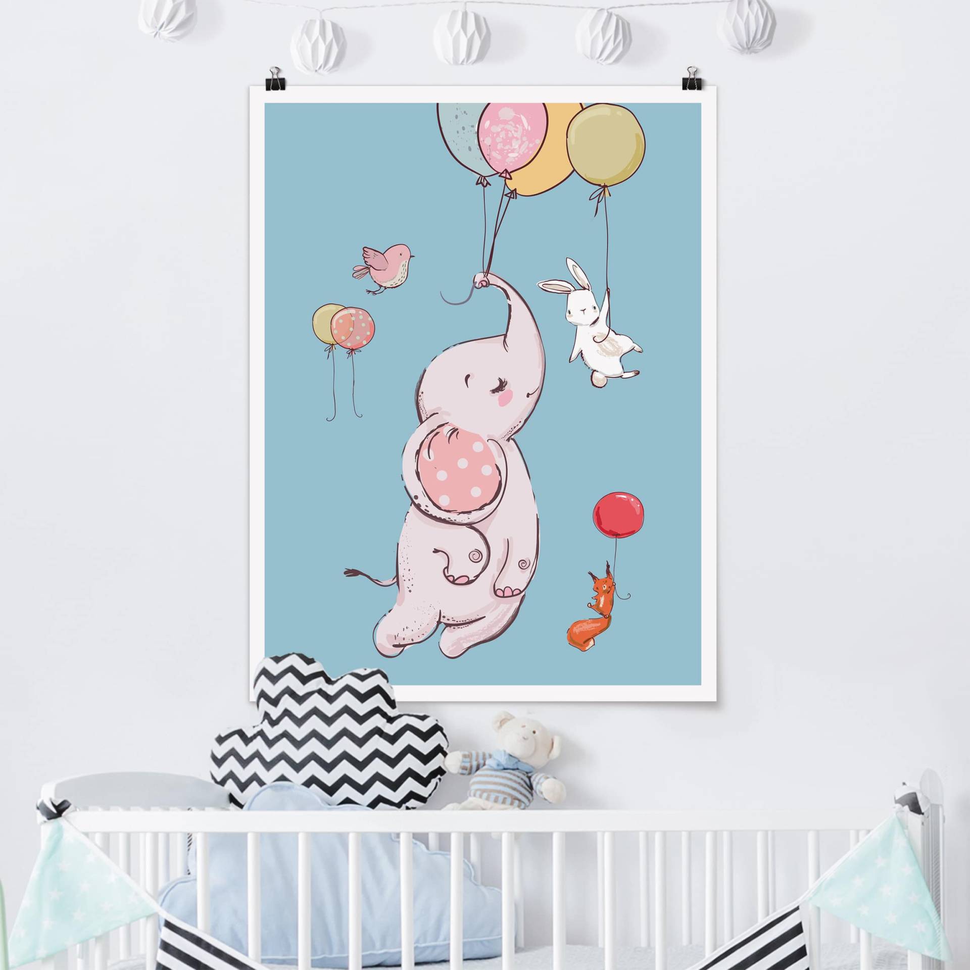 Poster Kinderzimmer Elefant, Hase und Eichhörnchen fliegen von Klebefieber