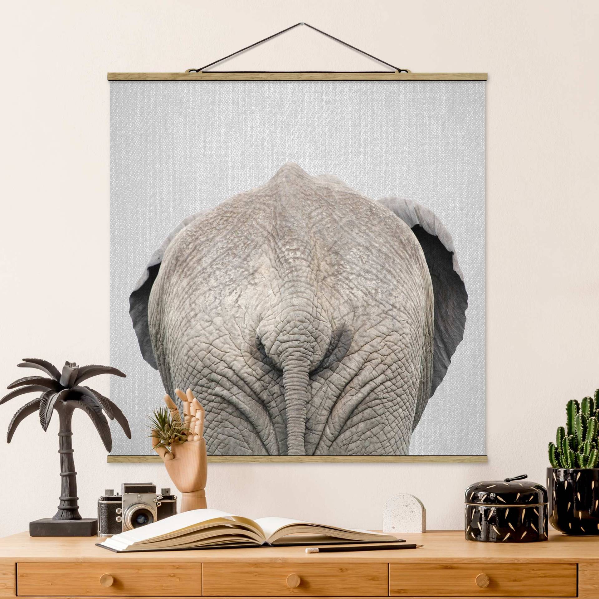 Stoffbild mit Posterleisten Elefant von hinten von Klebefieber