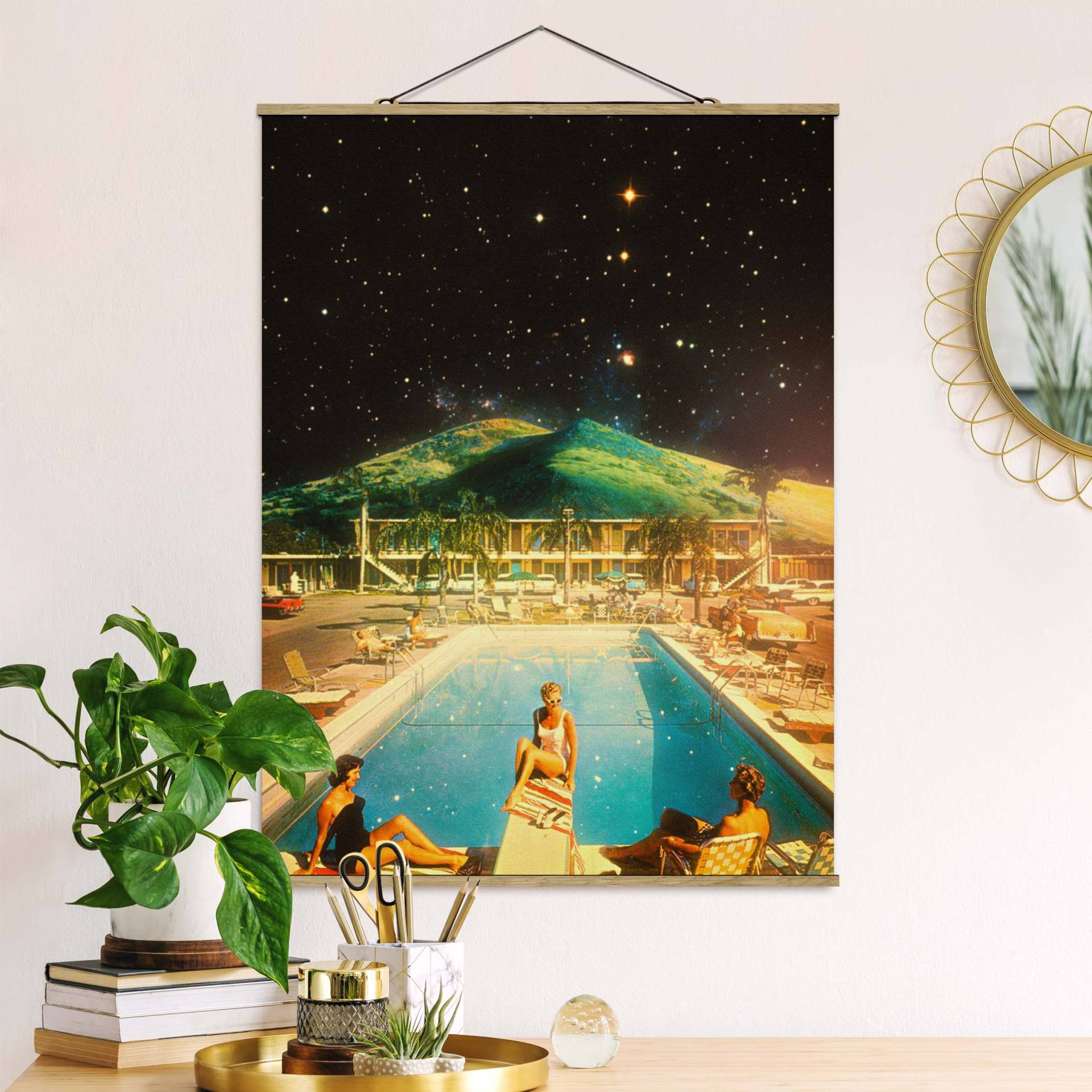 Stoffbild mit Posterleisten Retro Collage - Weltraum Pool von Klebefieber