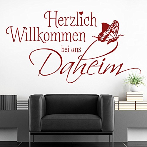 KLEBEHELD® Wandtattoo Herzlich Willkommen bei uns daheim mit Schmetterling - Spruch Flur Eingang Treppenhaus Farbe dunkelrot, Größe 80x43cm von Klebeheld