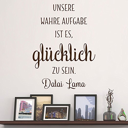 Unsere wahre Aufgabe ist es glücklich zu sein - Wandtattoo Spruch Dalai Lama - KLEBEHELD® Farbe schwarz, Größe 59x80cm von Klebeheld