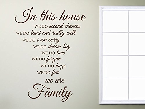 Wandtattoo In this house, we do second chances, we do loud really well, we do real, we do mistakes, we do i am sorry, we do grace, we do hugs, we do family, we do dream, we do fun, we do forgive, we do love, we are Family. ( Farbe hellbraun / Größe 60x80cm ) von Klebeheld