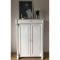 Shabby Chic Vertiko Kommode Anrichte Schrank Sideboard Landhausstil Nostalgie Vintage Weiß Shabby Chic Vertiko Kommode Anrichte Schrank Sideboard Landhausstil Nostalgie Vintage Weiß von Kleiddich