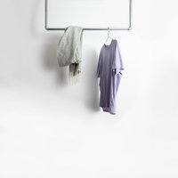 Kleiderstange Industriell Silber - Deckenmontiert Aufbaufertige Lieferung Frieda Garderobenstange Für Den Flur Kleiderstange Industriell Silber - Deckenmontiert Aufbaufertige Lieferung Frieda Garderobenstange Für Den Flur von KleidereisenGbR