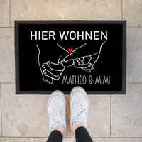 Fußmatte Mit Namen Personalisiert - Rotes Herz Fussmatte Vornamen Wunschnamen | 60x40 cm Geschenkidee Zum Umzug, Einzug Für Paare von KleineBuchstabenDE
