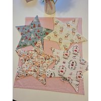 Deckchen Stern Genäht Untersetzer Weihnachten Tischset Platzset Nussknacker Lebkuchen Dorf Nikolaus Geschenk Kleineseligkeiten Handmade Rot von KleineSeligkeiten