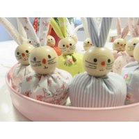 Osterhase Set 2 Stück Hase Genäht Stoff Holz Deko Ostertisch Besuch Osterkaffee Tisch Hellblau Rosa Kleineseligkeiten Geschenk Giveaway von KleineSeligkeiten