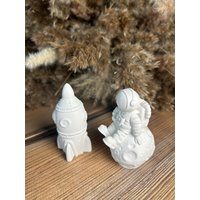 Astronaut Sitzend Auf Dem Mond Und/Oder Rakete Dekofigur Skulptur Geschenk Geburtstag Weltraum All Deko Raysin Handarbeit von KleineWerkstattkunst