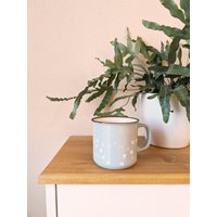 Handbemalte Tasse Mit Katze & Pfotenabdrücken - Katzentasse Hellblau in Emaille Optik, Ein Perfektes Geschenk Für Katzenmenschen Handbemalte Tasse Mit Katze & Pfotenabdrücken - Katzentasse Hellblau in Emaille Optik, Ein Perfektes Geschenk Für Katzenmenschen von KleinstigkeitenDE