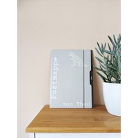 Personalisierbare Postmappe Grau Hausaufgabe Oder Sammelmappe in A4 Karton - Mit Wunschtext Und Wunschmotiv Personalisierbare Postmappe Grau Hausaufgabe Oder Sammelmappe in A4 Karton - Mit Wunschtext Und Wunschmotiv von KleinstigkeitenDE