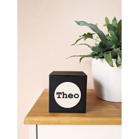 Schwarze Personalisierte Spardose Mit Wechselbutton - Zeitloses Geschenk Für Kinder Und Schulanfänger von KleinstigkeitenDE