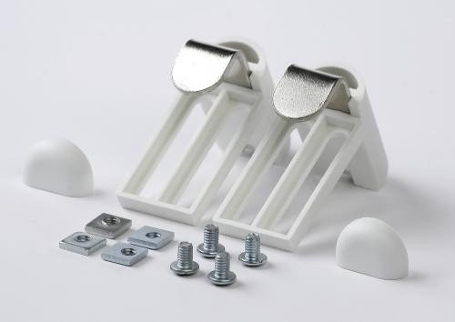 Universal-Klemmträger zur Befestigung von Jalousien, Rollos und Plissees ~ Material: Kunststoff ~ Farbe: Weiß ~ Lieferumfang: 1 Paar Klemmträger, 2 Paar Schrauben, 2 Paar Muttern von Klemmträger