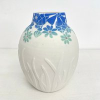 Porzellanvase Mit Sgraffito - Und Schellackdekor von KleurKeramiek