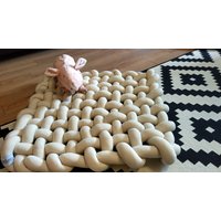 Handgeknüpfte Baby Spieldecke Hypoallergene Bodenmatte | 80 X 80 cm von KloopkoCrafts
