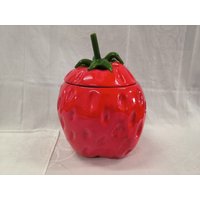 Deckeldose in Form Einer Erdbeere Aus Keramik Mit Glasur 27 cm Rot Frühlingsbote von KlunkerimBunker