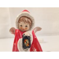 Goebel Engel Mit Roten Mäntelchen Laterne Und Kleiner Kerze Aus Porzellan von KlunkerimBunker