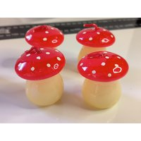 Pilz Kerzen Aus West Germany Set 4 Stück Glänzend Pilz Kerzen Aus West Germany Set 4 Stück Glänzend von KlunkerimBunker