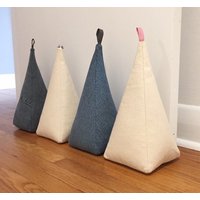 Heavy & Tall Türstopper, Canvas Türstopper Aus Jeansstoff, Gewichtete Türbeschwerer, Lässige Pyramidenstoff-Türstopper von KnackeredMamas