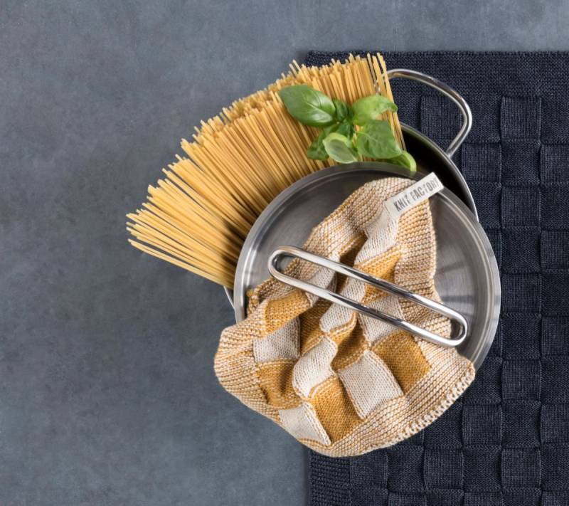 Knit Factory Tischdecke Uni Tischsets 50x30 cm Glatt Braun, aus 100% Baumwolle, Premium-Qualität - Vielfältig einsetzbares Knit Factory Tischdecke Uni Tischsets 50x30 cm Glatt Braun, aus 100% Baumwolle, Premium-Qualität - Vielfältig einsetzbares von Knit Factory