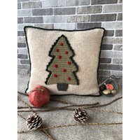 Handgemachter Weihnachtsbaum-Kissenbezug Gehäkelte Weihnachtsdekoration von KnitKnotHome