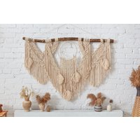 Großer Makramee Wandbehang Mit Traumfänger, Extra Großer Federn, Schlafzimmer Wanddeko, Geschenk Für Zuhause von KnitushkiStore