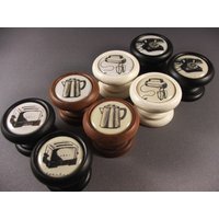 Retro Küchengerät Schrankknopf, Ahornholz, Dekorativer Einsatz Retro Küchengerät Schrankknopf, Ahornholz, Dekorativer Einsatz von KnobTreasures