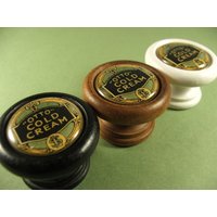 Vintage Otto Kaltcreme Knauf, Dekorativer Schrankgriff Aus Ahorn Vintage Otto Kaltcreme Knauf, Dekorativer Schrankgriff Aus Ahorn von KnobTreasures