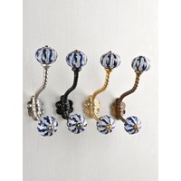 Blau & Weiß Handgemachte Blaue Keramik Wandhaken|Kleiderbügel |Vintage Wandhaken |Metallwandhaken |Möbelbeschläge | Badehaken von Knobco