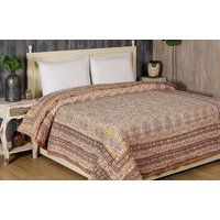 Eleganz Beige Und Gelb Hand Block Print Baumwolle Quilt von Knobco