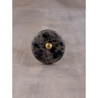 Natürliche Achat Edelstein Schrankknöpfe Set - Black & Grey Luxus Küchenschubladenknäufe, Dekorative Möbelbeschläge, Einzigartige Edelsteinknöpfe von Knobco