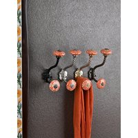 Orange Farbe Dekorative Handgemachte Keramik Aufhänger | Vintage Wandhaken |Garderobenhaken |Metall-Wandhaken |Möbel-Hardware-Haken Badehaken von Knobco