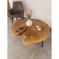 Couchtisch Aus Einer Massiven Eichenbaumscheibe von KnoorMoebelbau