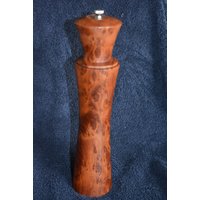 Wunderschöne Handgemachte Redwood Burl Pepper/Salzmühle Wunderschöne Handgemachte Redwood Burl Pepper/Salzmühle von Knotsinyourhead