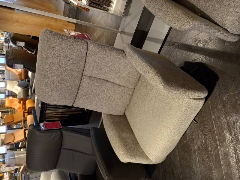 Knudsen Relaxsessel mittel SUPERIOR 3-motorig in Stoff Montana stone von Knudsen