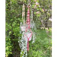 Makramee Blumenampel Mit Blütenmotiv in Verschiedenen Farben Makramee Blumenampel Mit Blütenmotiv in Verschiedenen Farben von Knutkaerlek