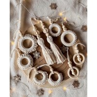 Makramee Weihnachtsbaumschmuck Im Boho-stil in Vielen Farben Erhältlich von Knutkaerlek