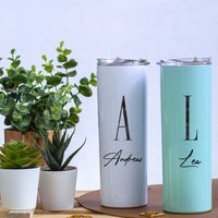 Großer Thermobecher To Go Für Den Lehrer - Geschenke Lehrkräfte Personalisiert Gelb, Weiß Oder Mint Initial Black Clean Großer Thermobecher To Go Für Den Lehrer - Geschenke Lehrkräfte Personalisiert Gelb, Weiß Oder Mint Initial Black Clean von Koboldtheater22