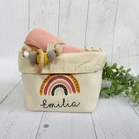 Utensilo Aufbewahrungskörbchen Kinderzimmer Baby Stoff Natur Personalisiert Mit Namen Und Regenbogen Utensilo Aufbewahrungskörbchen Kinderzimmer Baby Stoff Natur Personalisiert Mit Namen Und Regenbogen von Koboldtheater22