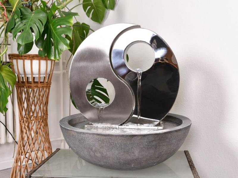 Köhko Zimmerbrunnen Wasserwand Yin Yang-S mit Einer Halbschale in Natursteinoptik mit LED von Köhko