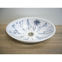 Grosses Ovales Waschbecken, Handgemachte Keramik, "Wiesenblumen", Ca. 48, 6 X 36 12 cm, in Weiß Glänzender Glasur, Blau Patiniert von Koelnikat
