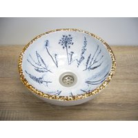 Mediterranes Handwaschbecken, 27, 5 X 12, 5 cm, Handgemachte Keramik, Wiesenblumen, Blau Patiniert in Weiss-Glänzender Glasur, Unikatkeramik von Koelnikat