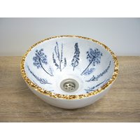 Mediterranes Handwaschbecken, 27, 5 X 12, 5 cm, Handgemachte Keramik, "Wiesenblumen", Blau Patiniert in Weiss-Glänzender Glasur von Koelnikat
