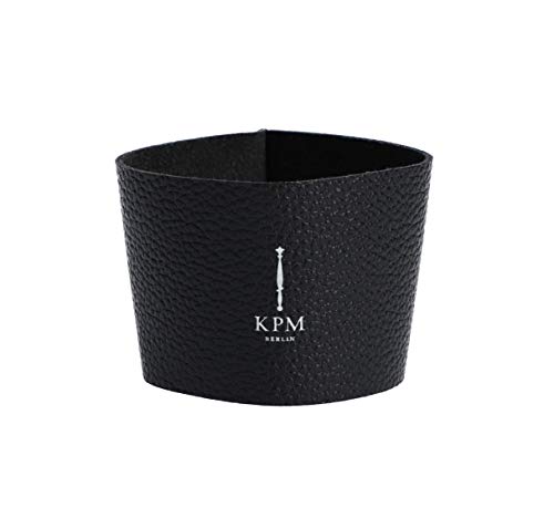 KPM Berlin KURLAND Ledermanschette für To-Go Becher Kaffeebecher Porzellan von KPM Berlin, schwarz mit weißem Logo KPM Berlin KURLAND Ledermanschette für To-Go Becher Kaffeebecher Porzellan von KPM Berlin, schwarz mit weißem Logo von Königliche Porzellan-Manufaktur Berlin