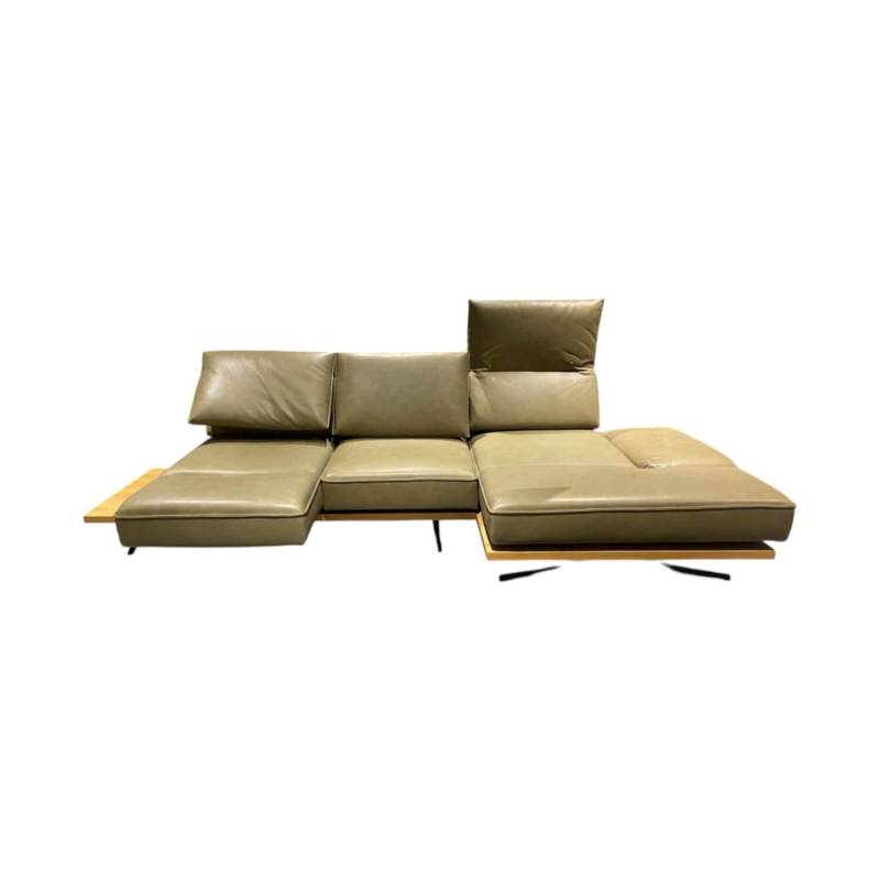 Ecksofa Phoenix Leder B Toro Cactus Grün Plateau Wildeiche Furniert Gestell Alum... von Koinor