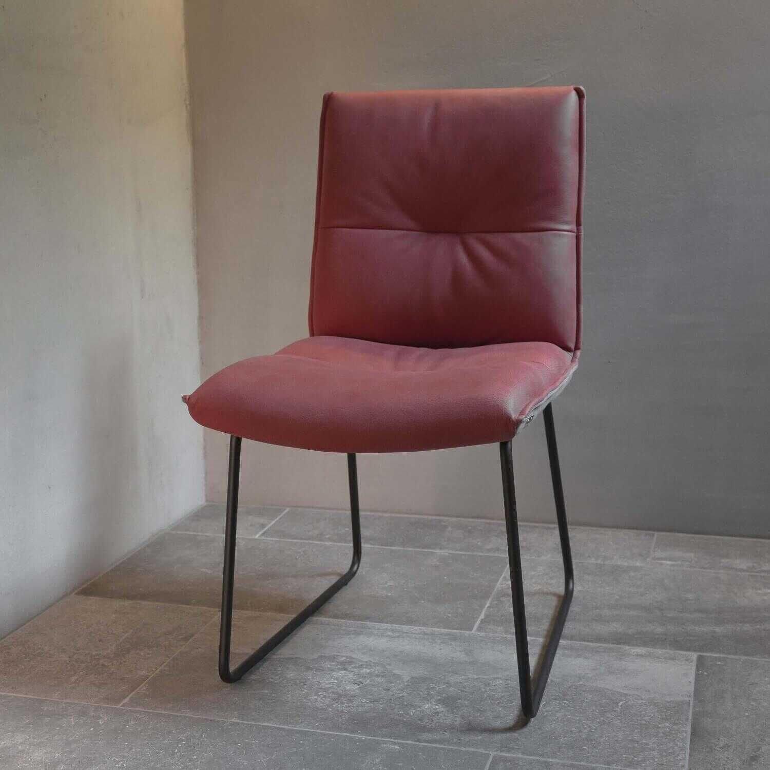 Stuhl Modell 1211 Leder A India Granate Rot ohne Armlehne von Koinor